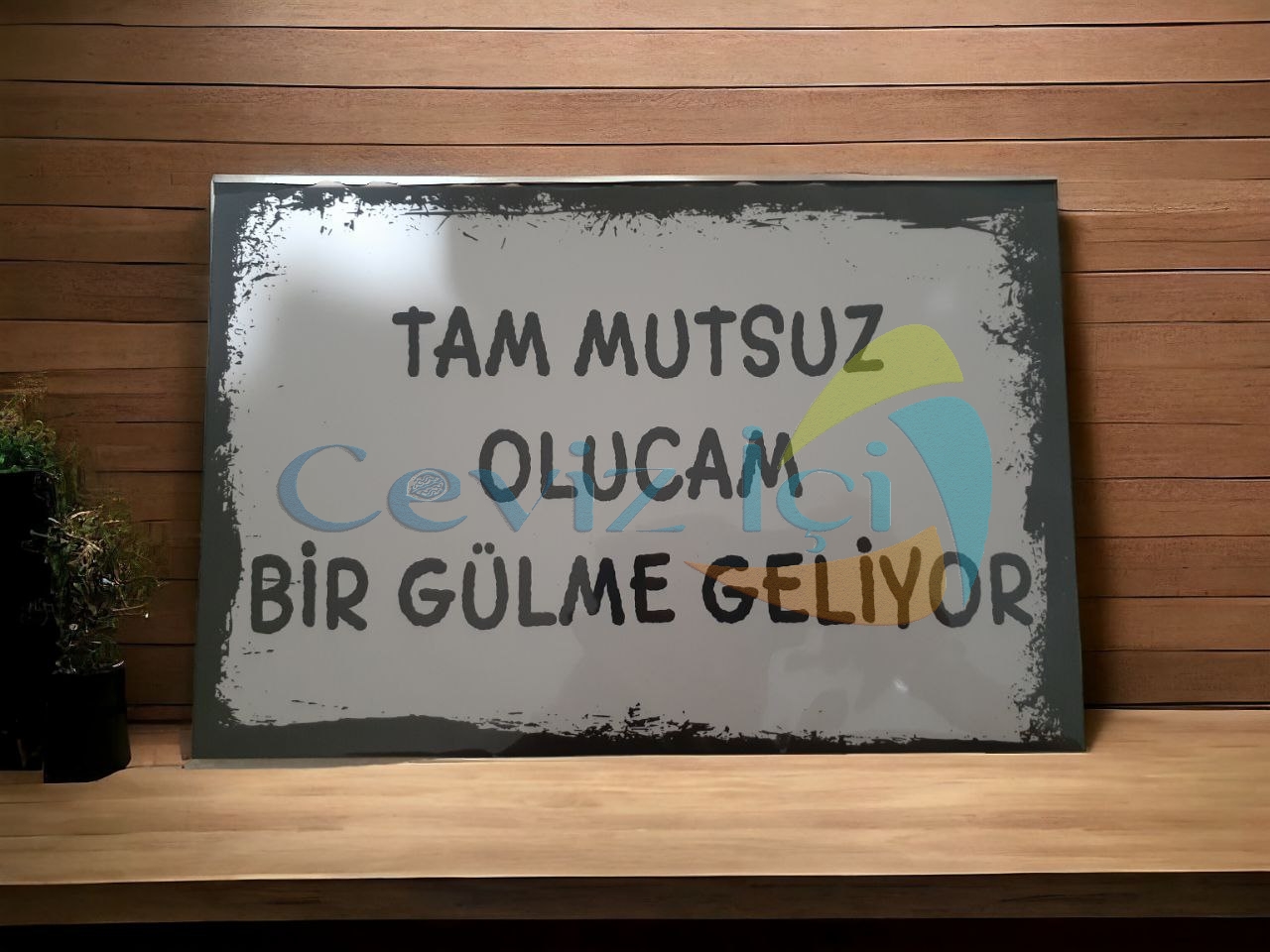 Tam Mutsuz Olucam Bir Gülme Geliyor